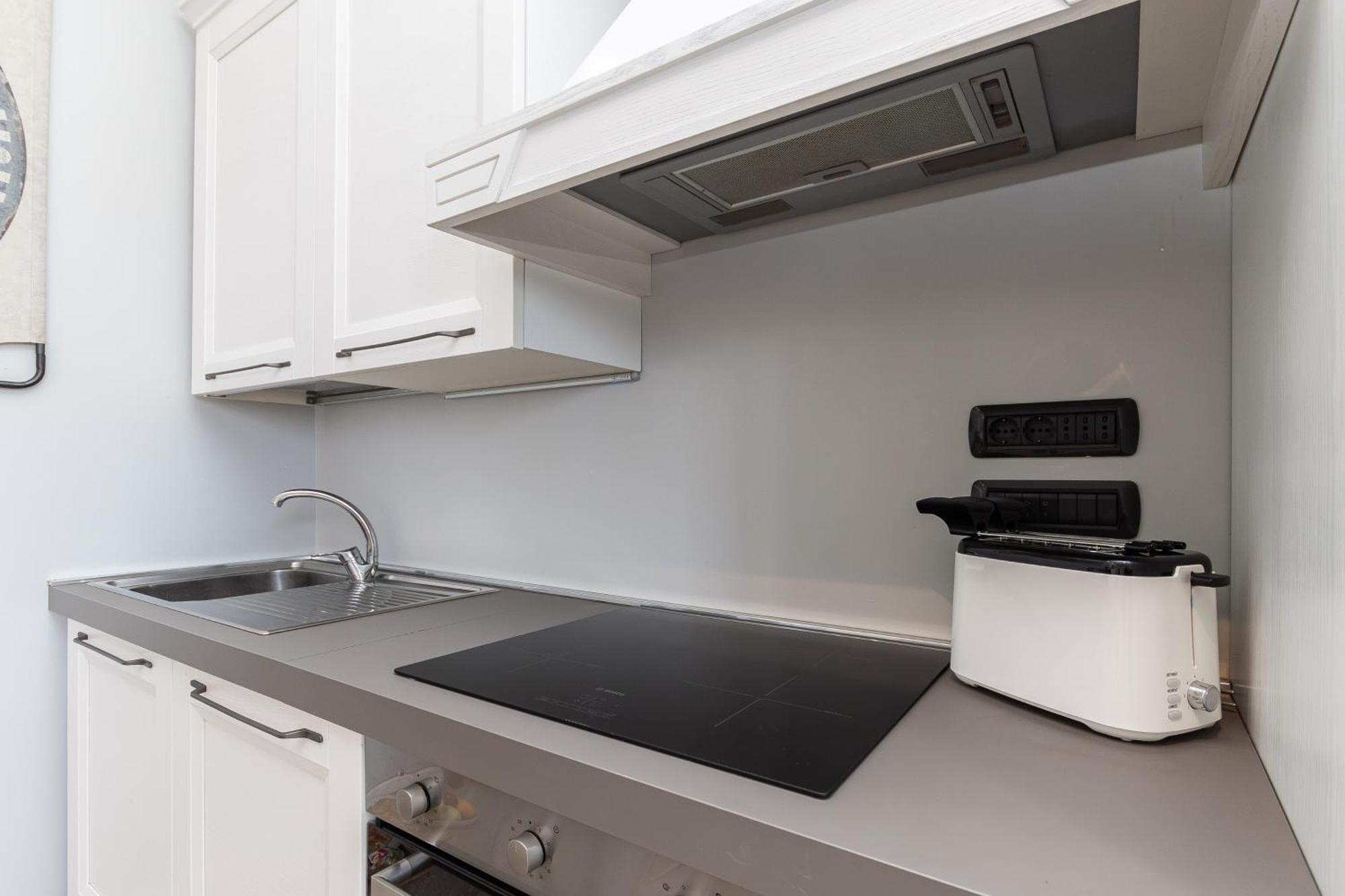 Spacious 3-Bedroom Apartment - 10 Min To City Center & 5 Min To Gaslini Hospital 热那亚 外观 照片