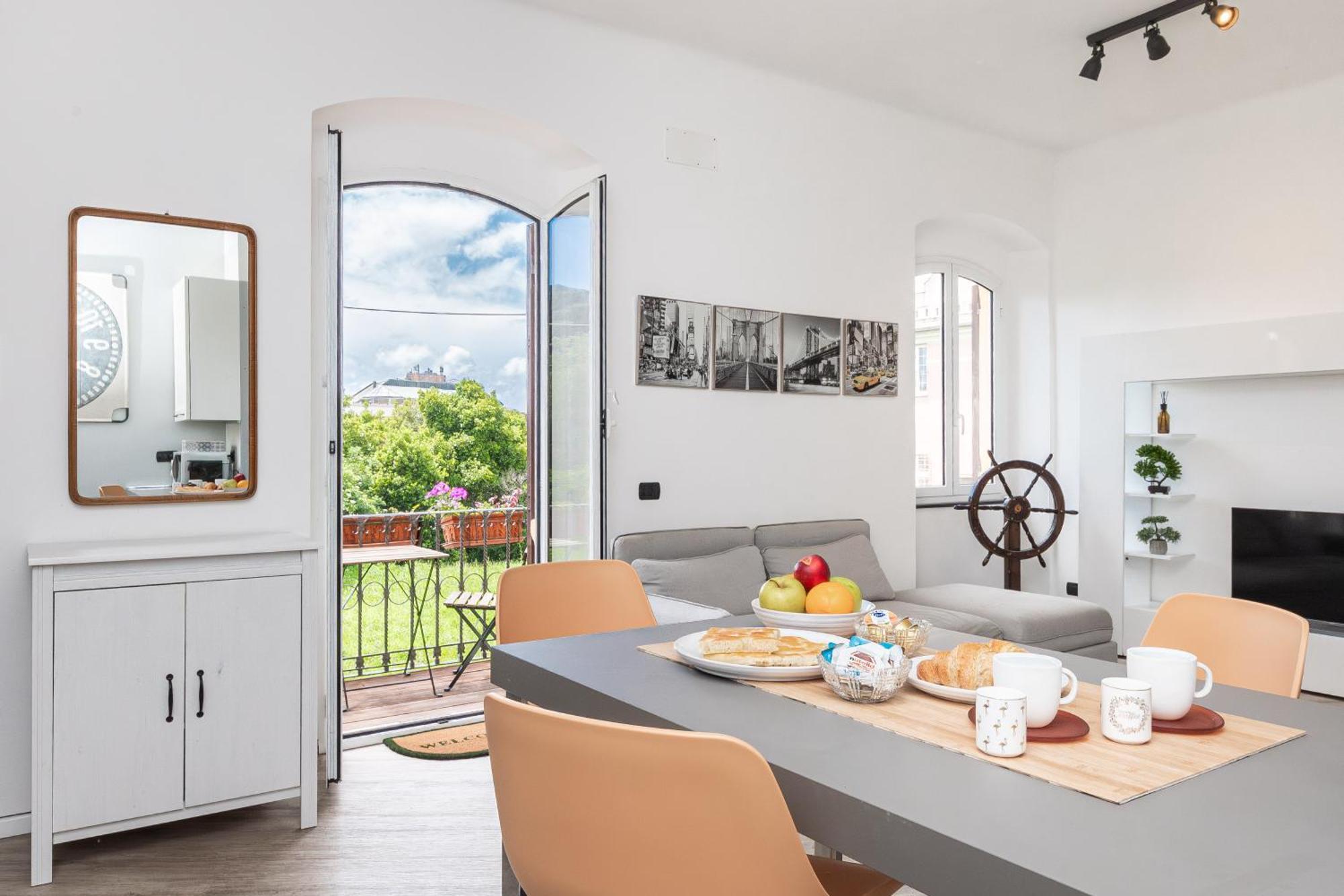 Spacious 3-Bedroom Apartment - 10 Min To City Center & 5 Min To Gaslini Hospital 热那亚 外观 照片