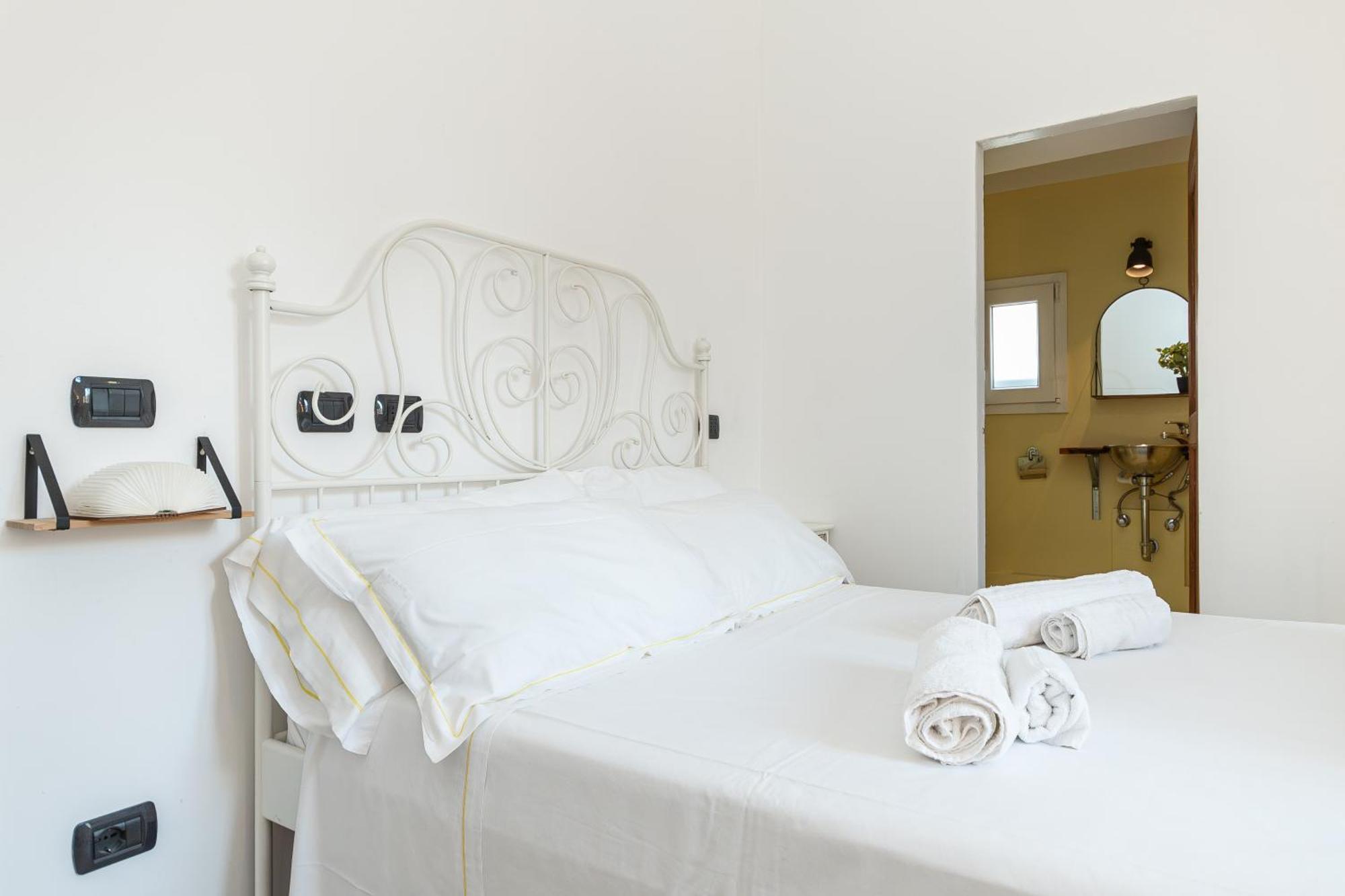 Spacious 3-Bedroom Apartment - 10 Min To City Center & 5 Min To Gaslini Hospital 热那亚 外观 照片