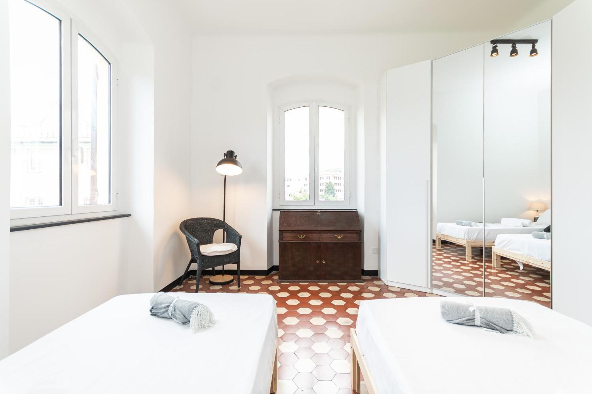 Spacious 3-Bedroom Apartment - 10 Min To City Center & 5 Min To Gaslini Hospital 热那亚 外观 照片