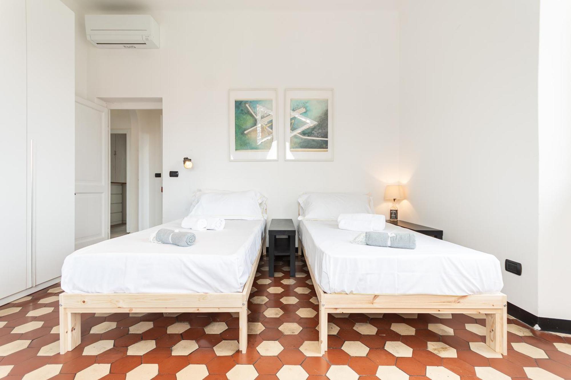 Spacious 3-Bedroom Apartment - 10 Min To City Center & 5 Min To Gaslini Hospital 热那亚 外观 照片