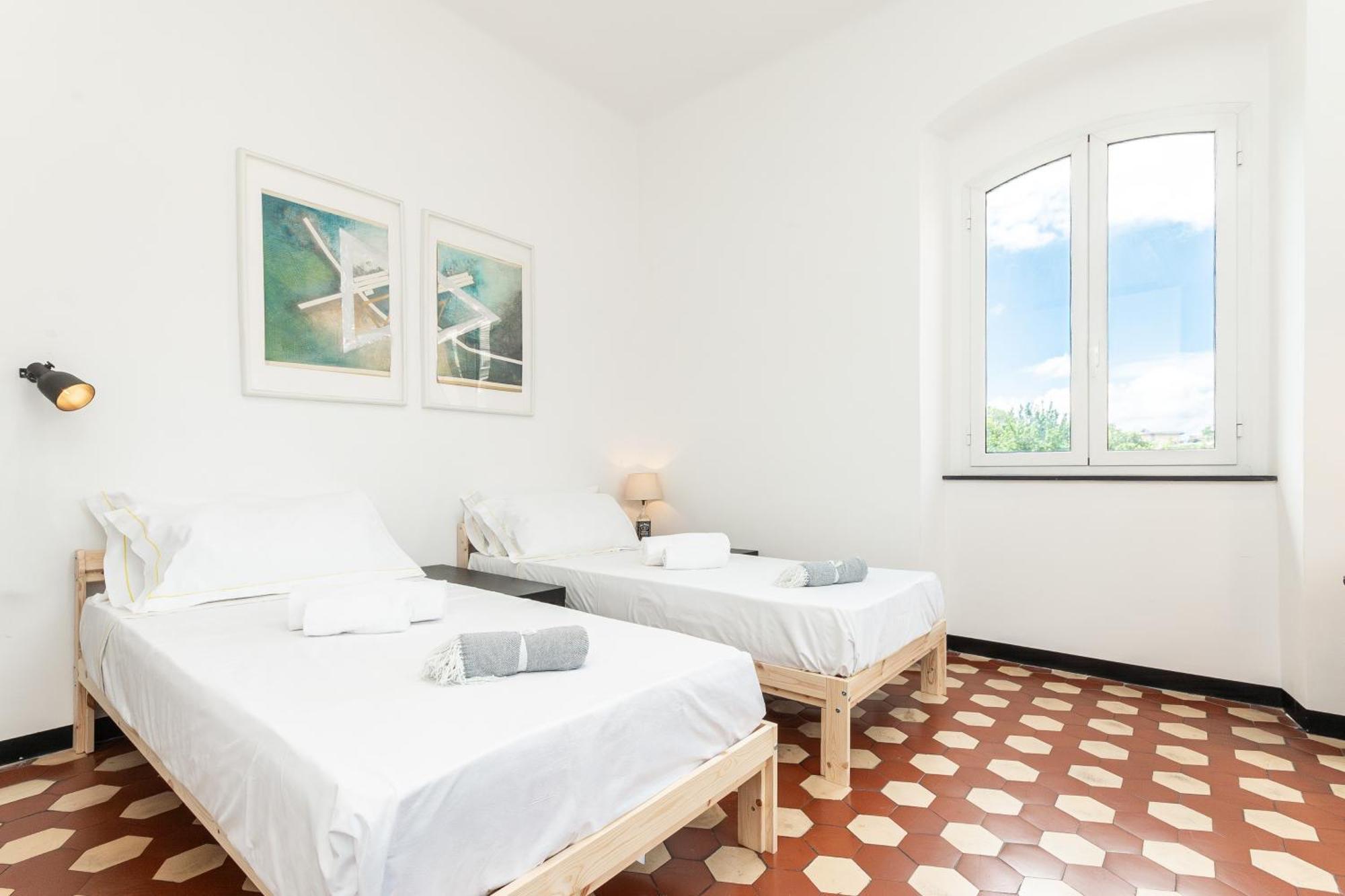 Spacious 3-Bedroom Apartment - 10 Min To City Center & 5 Min To Gaslini Hospital 热那亚 外观 照片
