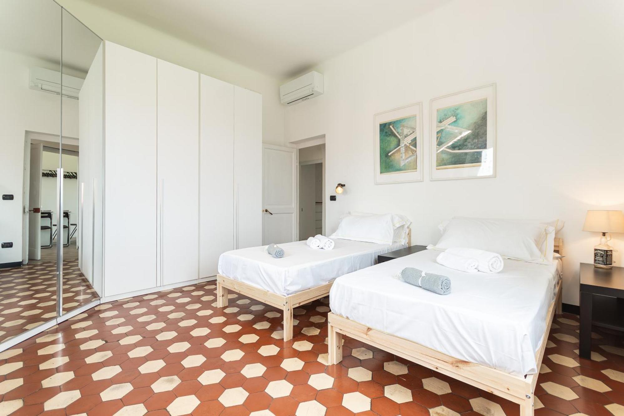 Spacious 3-Bedroom Apartment - 10 Min To City Center & 5 Min To Gaslini Hospital 热那亚 外观 照片