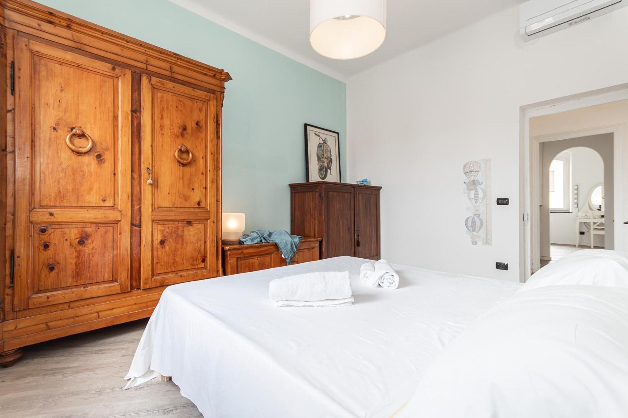 Spacious 3-Bedroom Apartment - 10 Min To City Center & 5 Min To Gaslini Hospital 热那亚 外观 照片