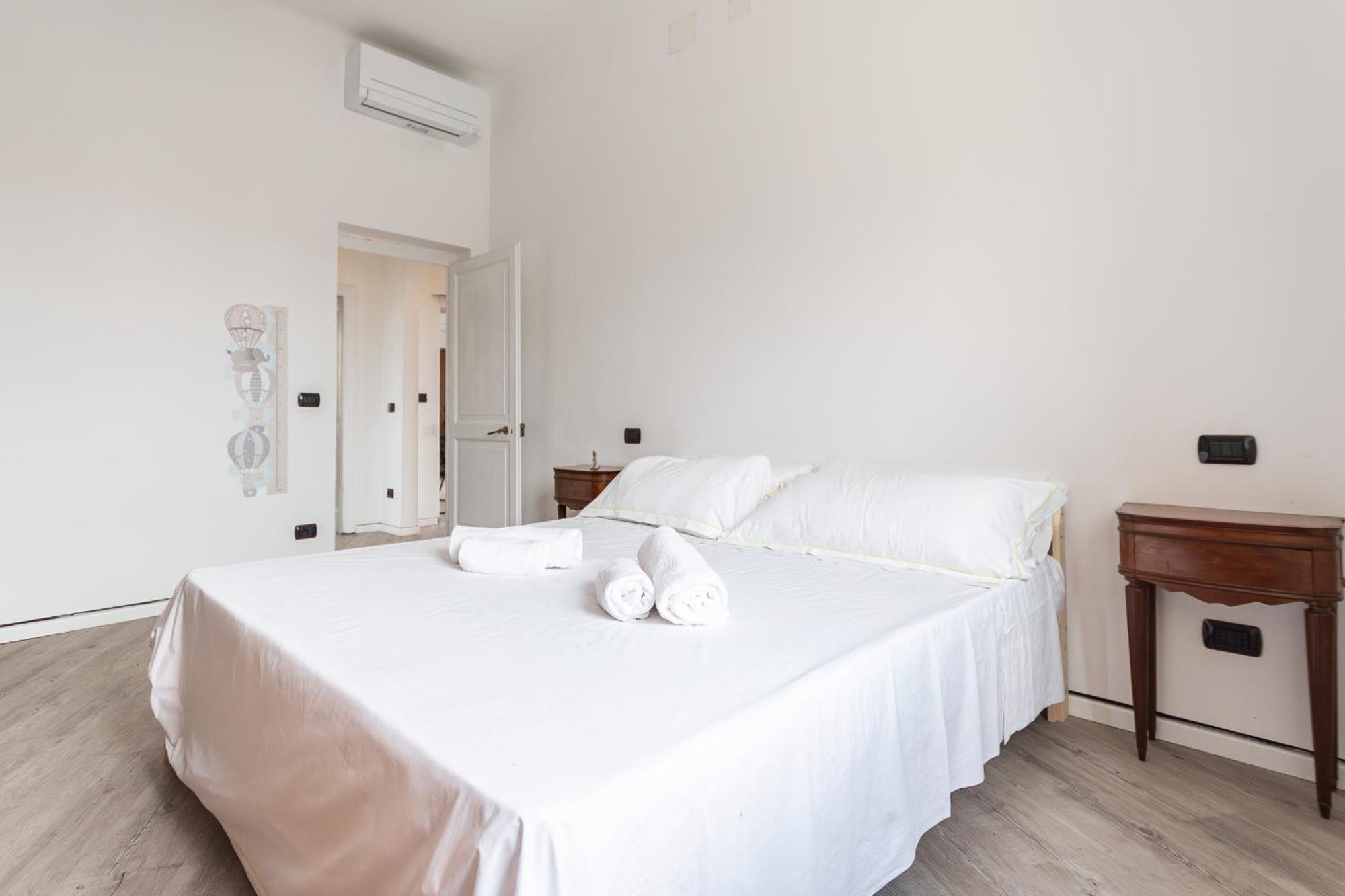 Spacious 3-Bedroom Apartment - 10 Min To City Center & 5 Min To Gaslini Hospital 热那亚 外观 照片