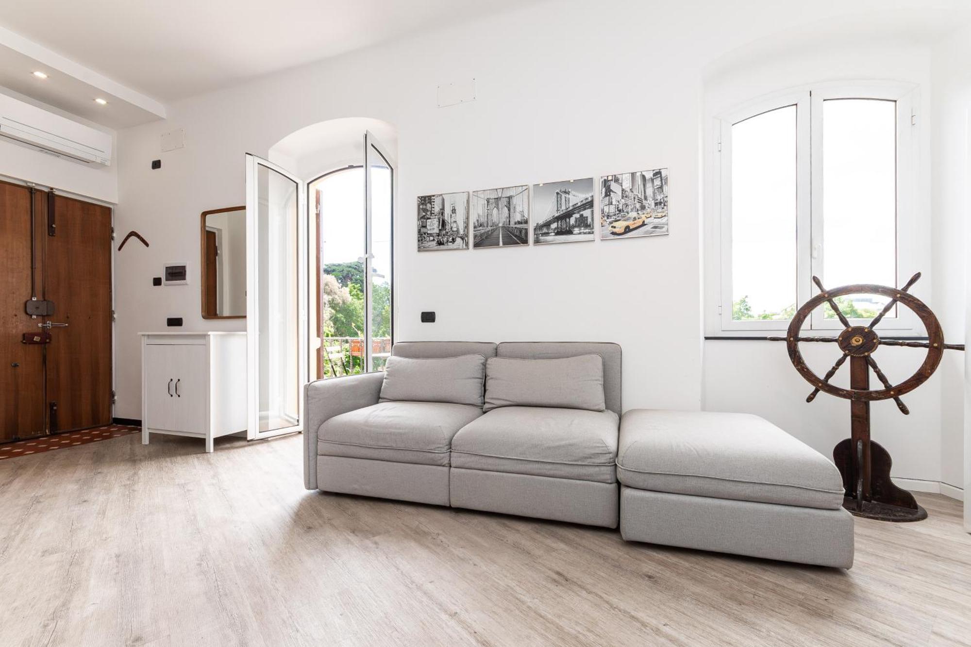 Spacious 3-Bedroom Apartment - 10 Min To City Center & 5 Min To Gaslini Hospital 热那亚 外观 照片